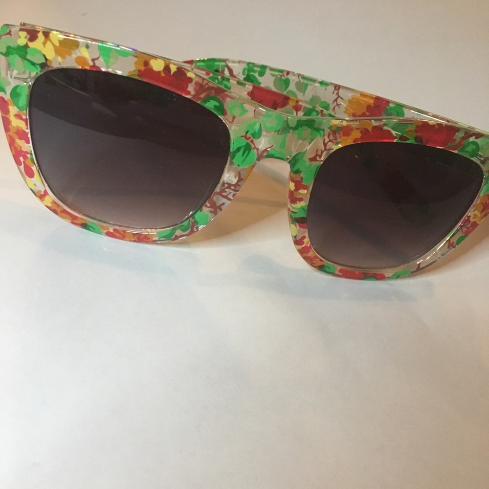 Sunglasses - Picture 4 of 4